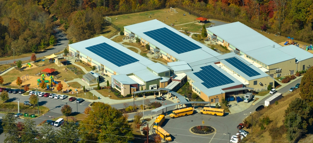 Roof,Of,American,School,Building,Covered,With,Photovoltaic,Solar,Panels